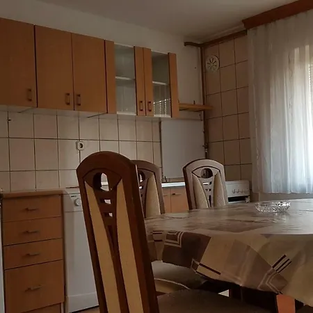 Πανσιόν Apartman Birdahic