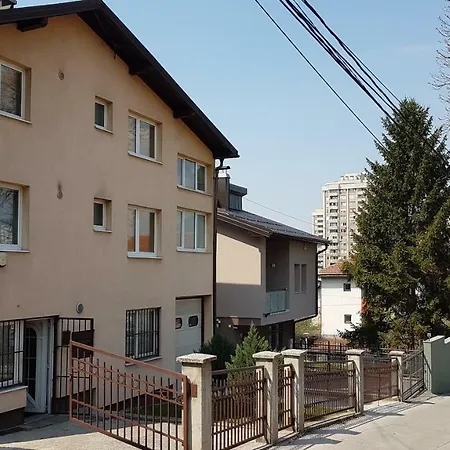 Apartman Birdahic 게스트하우스 *